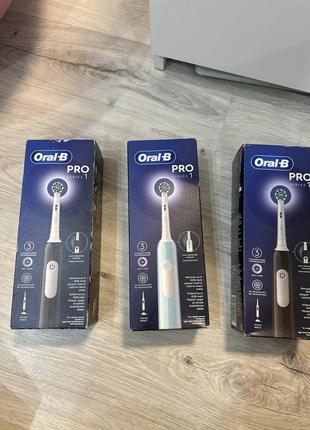 Электрическая зубная щетка oral-b