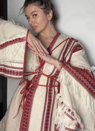 Українське кімоно з червоними орнаментами