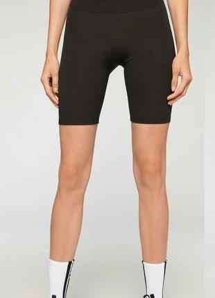 Черные спортивные шорты велосипедки calzedonia