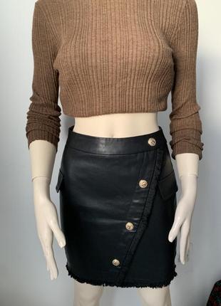 Кожаная юбка золотые пуговицы стиль balmain