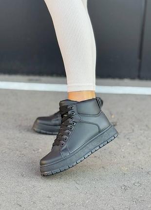 Женские зимние кроссовки