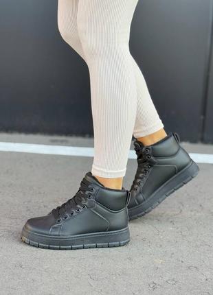 Женские зимние кроссовки