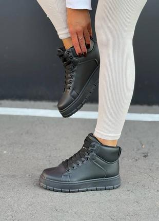 Женские зимние кроссовки