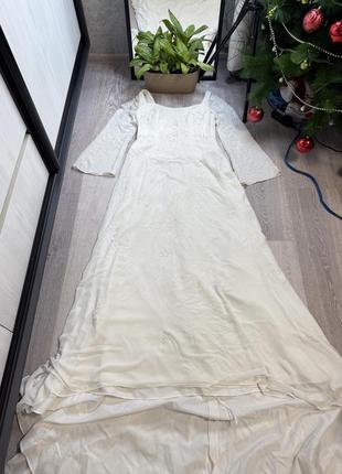 Вінтажна сукня зі шлейфом весільне вбрання