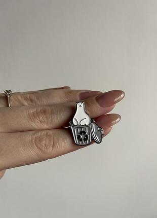 Пін значок металевий брошка білий ведмідь у смітнику екологія