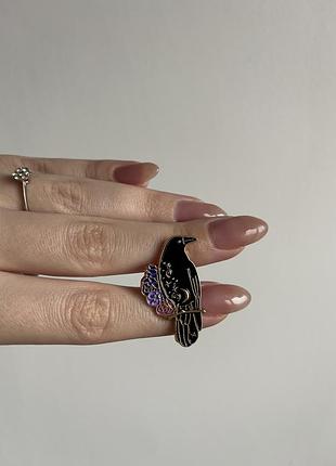 Пин значок металлический брошка черный ворон