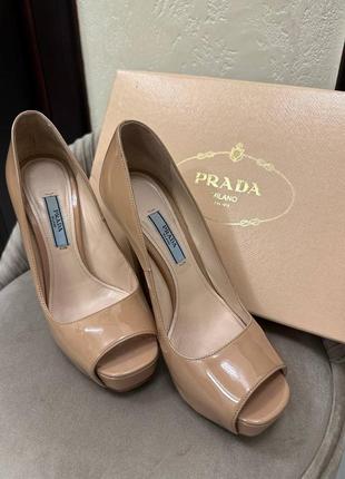 Туфлі босоніжки прада prada