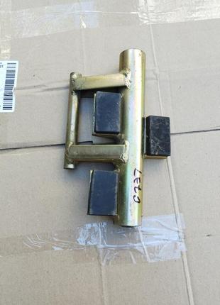 Маятник\крепеленье двигателя\крепечение на скутер suzuki lets 1\2\3