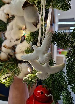 Горлиці на ялинку один вдома горлиці дружби