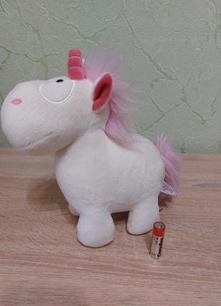 Яркая емкодорожка напоминает с гадкого я