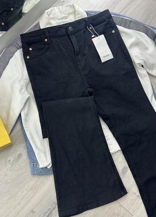 Джинсы клеш bershka