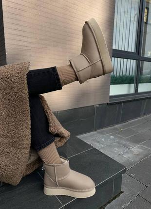Жіночі шкіряні зимові уггі короткі