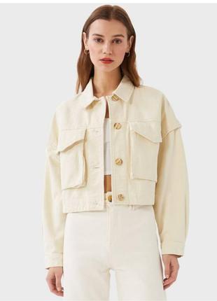 Stradivarius джинсовая куртка бежевая размер м