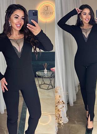 Комбинезон с декольте