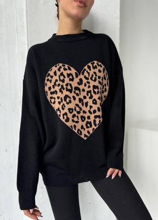 Свитер в стиле oversize с сердечком10 фото