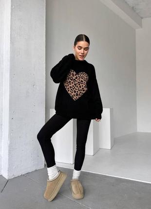 Свитер в стиле oversize с сердечком8 фото