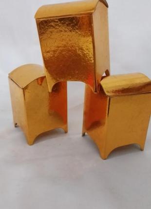 Коробка подарочная, картонная *ларец* ,золотого цвета, высотой 8 см.1 фото