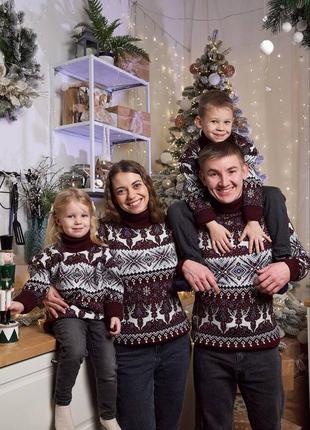 Новогодний свитер с высокой горловиной для всей семьи
