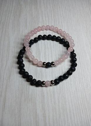 Парные браслеты из розового кварца и вулканической скамьи 🤍