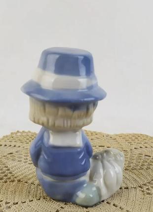 Вінтажна порцелянова статуетка