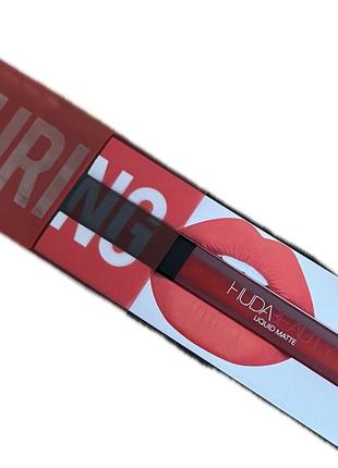 Huda beauty помада червона