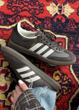 Женские кроссовки adidas 
Split brown