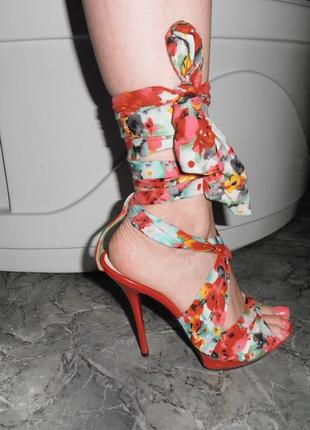 Босоножки цветные
