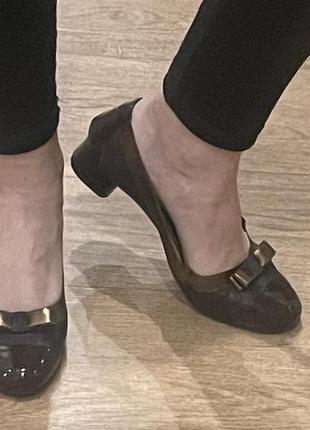 Балетки кожаные коричневые с бронзовой отделкой "salvatore ferragamo" (оригинал, италия)