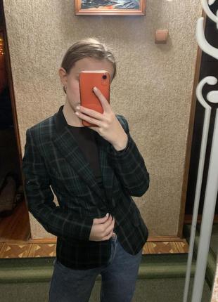 Женский пиджак в красивую клетку на xs-s
