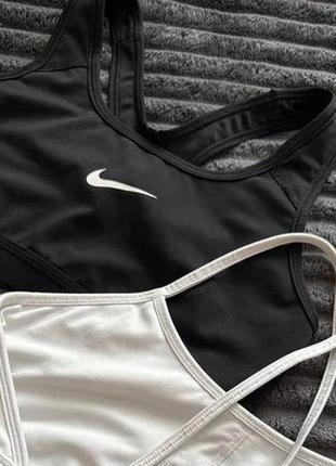 Спортивный топ женский nike solid фитнес зал