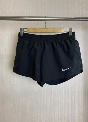 Спортивные женские шорты nike