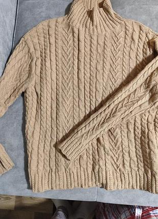 Свитер с красивым плетением косичка