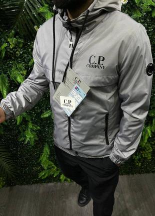 Мужская ветровка cp company на зиму в сером цвете качественного материала на каждый день