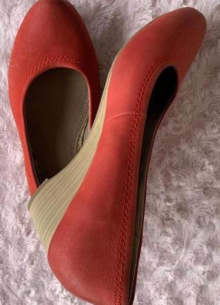 Туфлі на танкетці