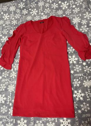 Красное платье