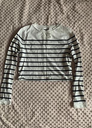 Короткий топ з рукавами