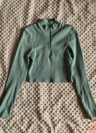 Короткий топ з рукавами