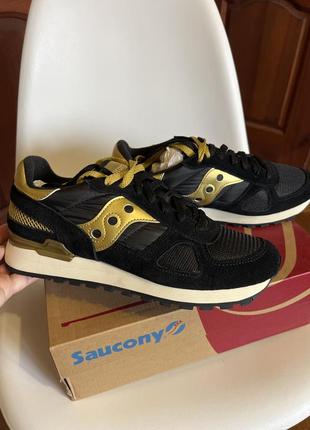 Кроссовки замшевые фирменные saucony Axon original черные с золотым