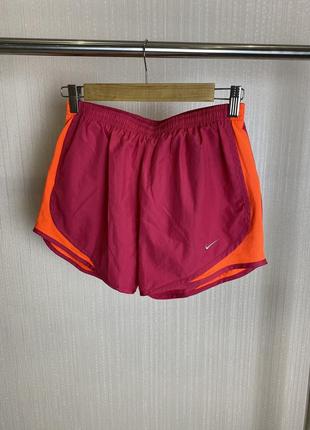 Женские спортивные шорты nike
