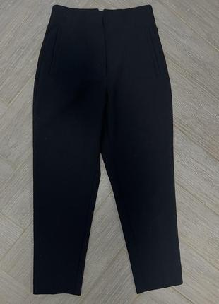 Классические брюки брюки zara с акцентом на талии