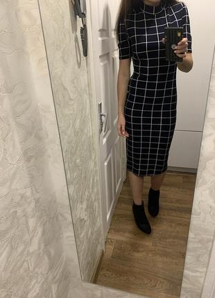 Платье миди под шею с короткими рукавами