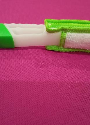 Щітка для видалення бруду в дефлекторах та жалюзі