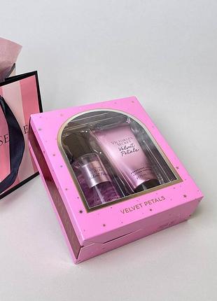 Подарунковий набір victoria's secret velvet petals new міні лосьйон+спрей для тіла