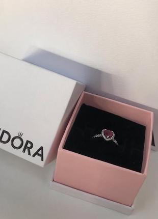 Каблочка "красное сердце"