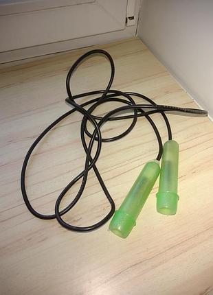 Скакалка — спортивний снаряд для фізичних вправ (довжина 215 см)