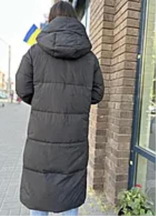 Зимнее с карманами и капюшоном пальто большого размера