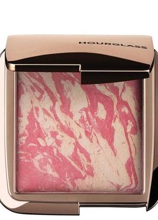 Hourglass blush diffused heat