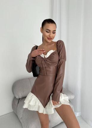 Стильное платье из экокожи3 фото
