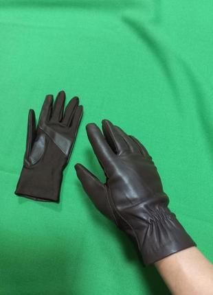 Isotoner перчатки из эко кожи на флисе, в цвете тёмный шоколад