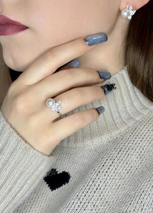 Женский серебряный комплект украшений с натуральными жемчугом и кубическим цирконом